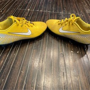 Women’s size 6.5 soccer cleats